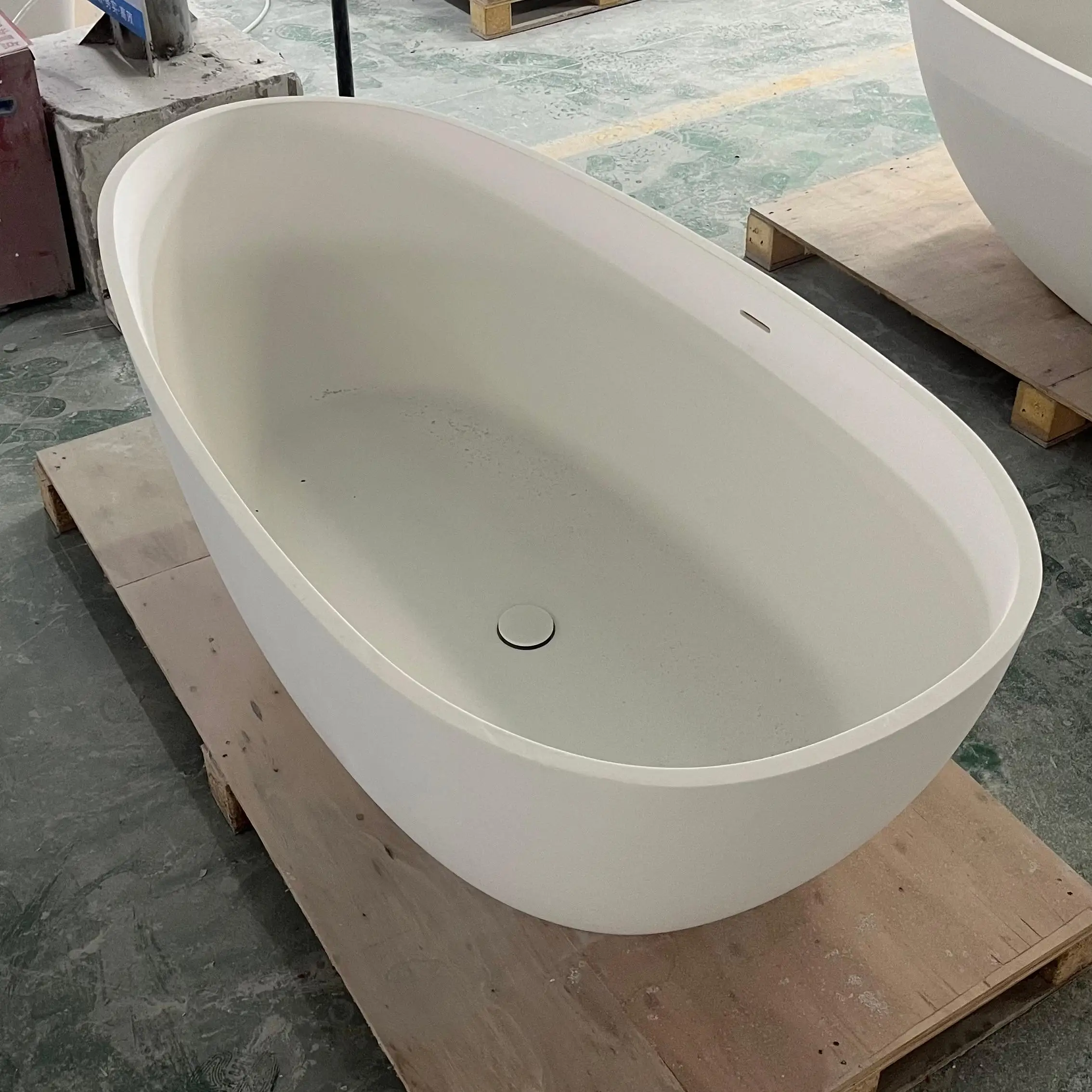 Luxury Eco-Friendly Matte White Solid Surface Freestanding Oval Modern Soaking Artificial Stone Resin Whirlpool Bathtub Indoor