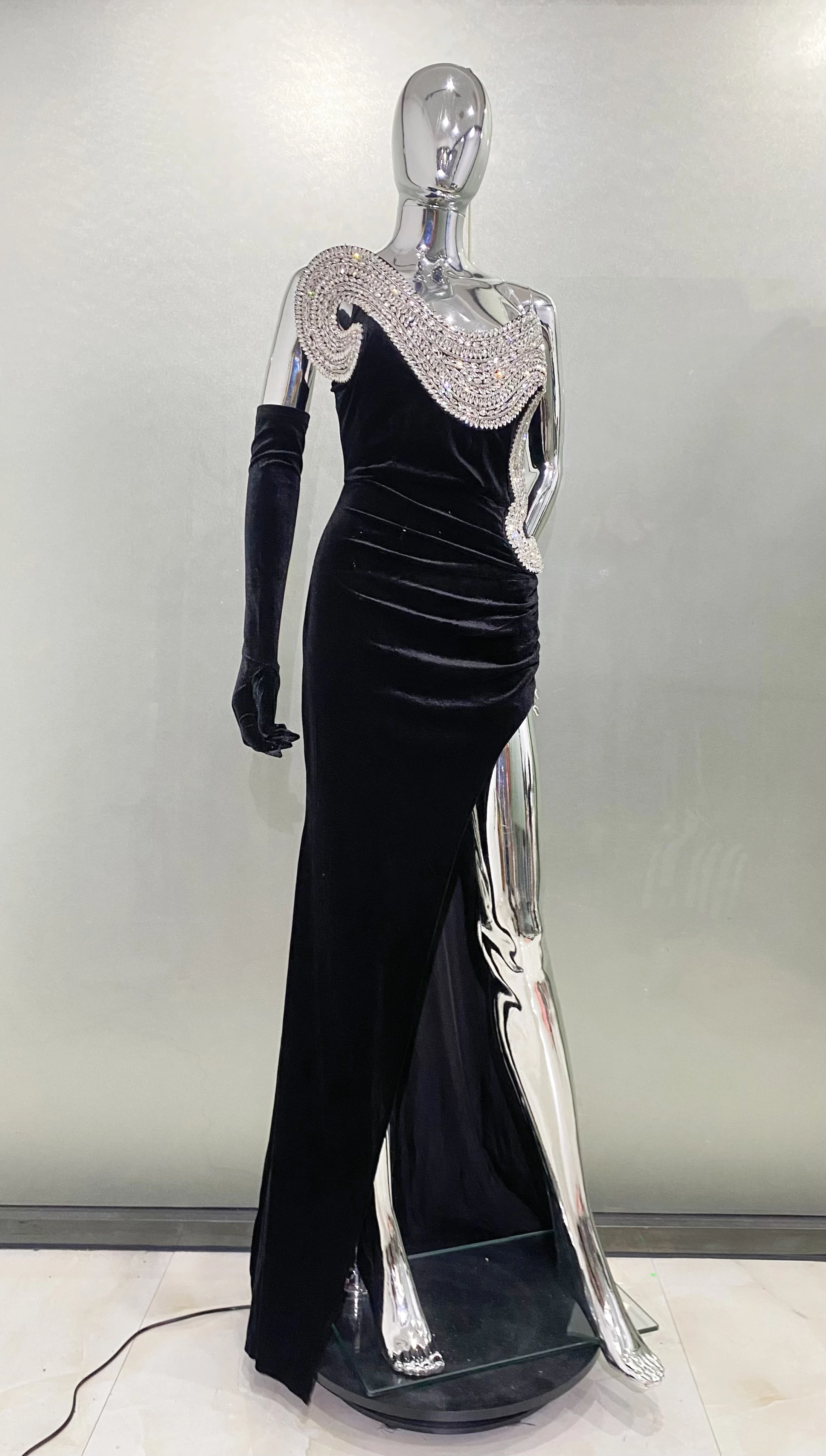 Black Single Sleeve Pleated Side Slit Dress Chest Full Of Diamond Decoration Fashion Sexy Evening Gown Banquet Dress