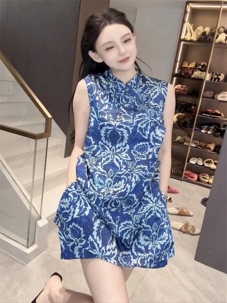 NOVEDAD DE VERANO 20225, estilo chino, nuevo estilo chino para mujer, estampado azul, Top sin mangas con botones, pantalones cortos informales, conjunto de 2 piezas