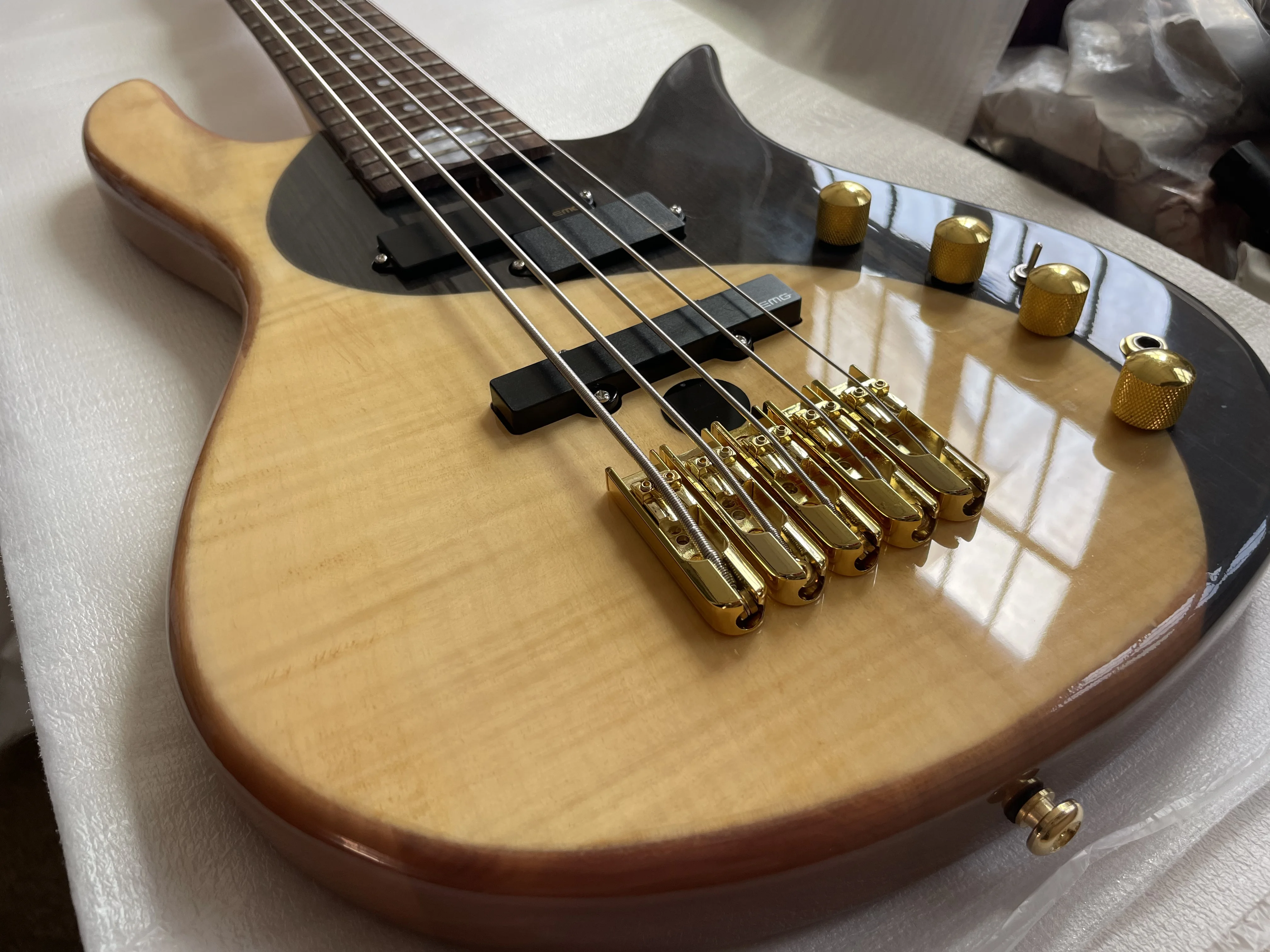 Musical Instruments 5 String Butterfly Style Yin Yang Electric Bass Natural Wood Color Body, Gold Accessories  Active Pickups