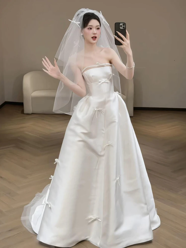 

Ele Satin Light Wedding Dr Knot Bridal Gown White Train Simple Outfit for Young Brides in Their 20s