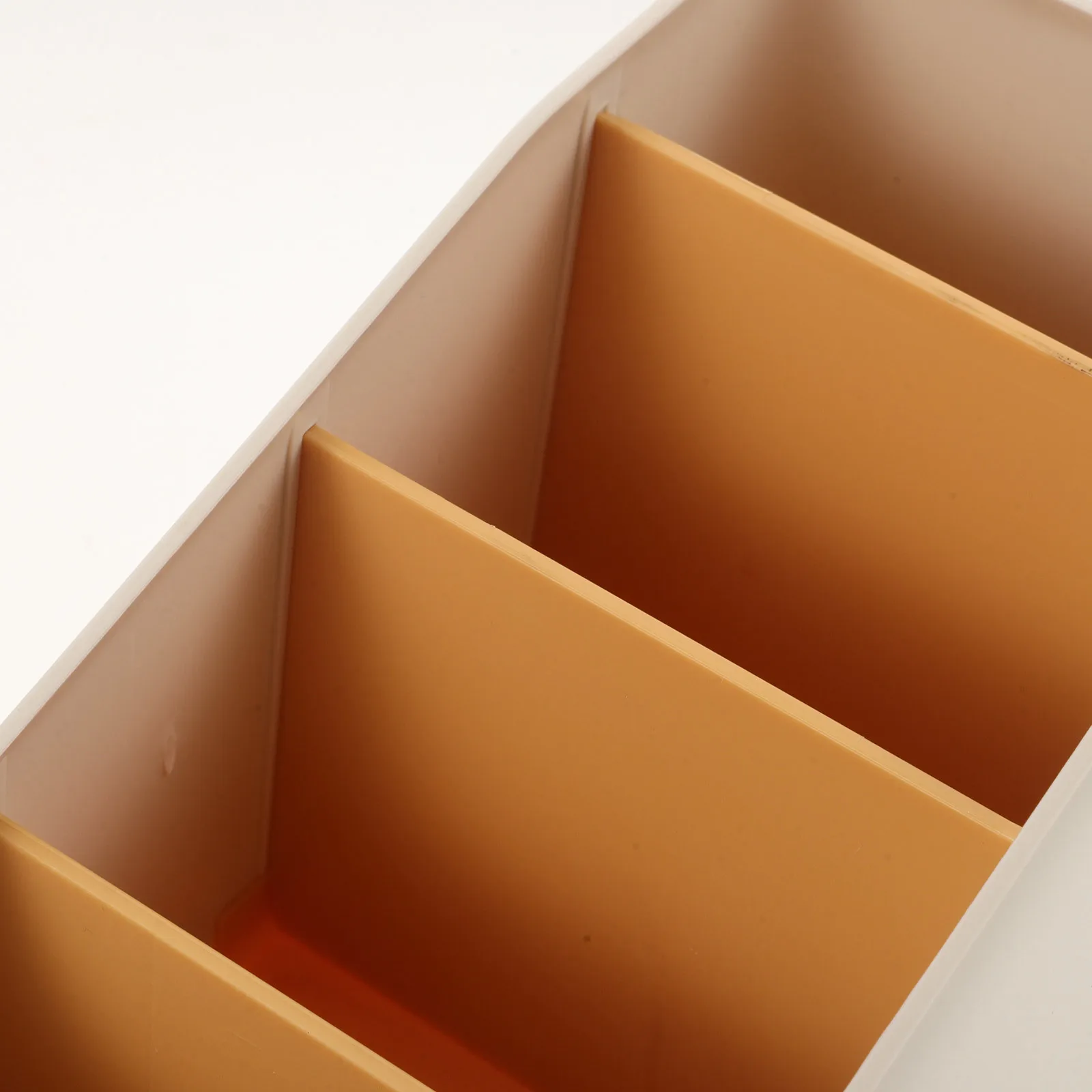 

1pc Plastic Storage Box Multi-Grid Organizer For Cosmetics Brushes Remote Controls Desktop Household Sundries Style