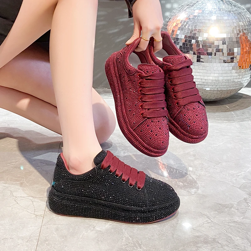 

Летняя модная повседневная женская обувь больших размеров в европейском стиле с бриллиантами и полным звездным дизайном, универсальная обувь для отдыха на толстой подошве