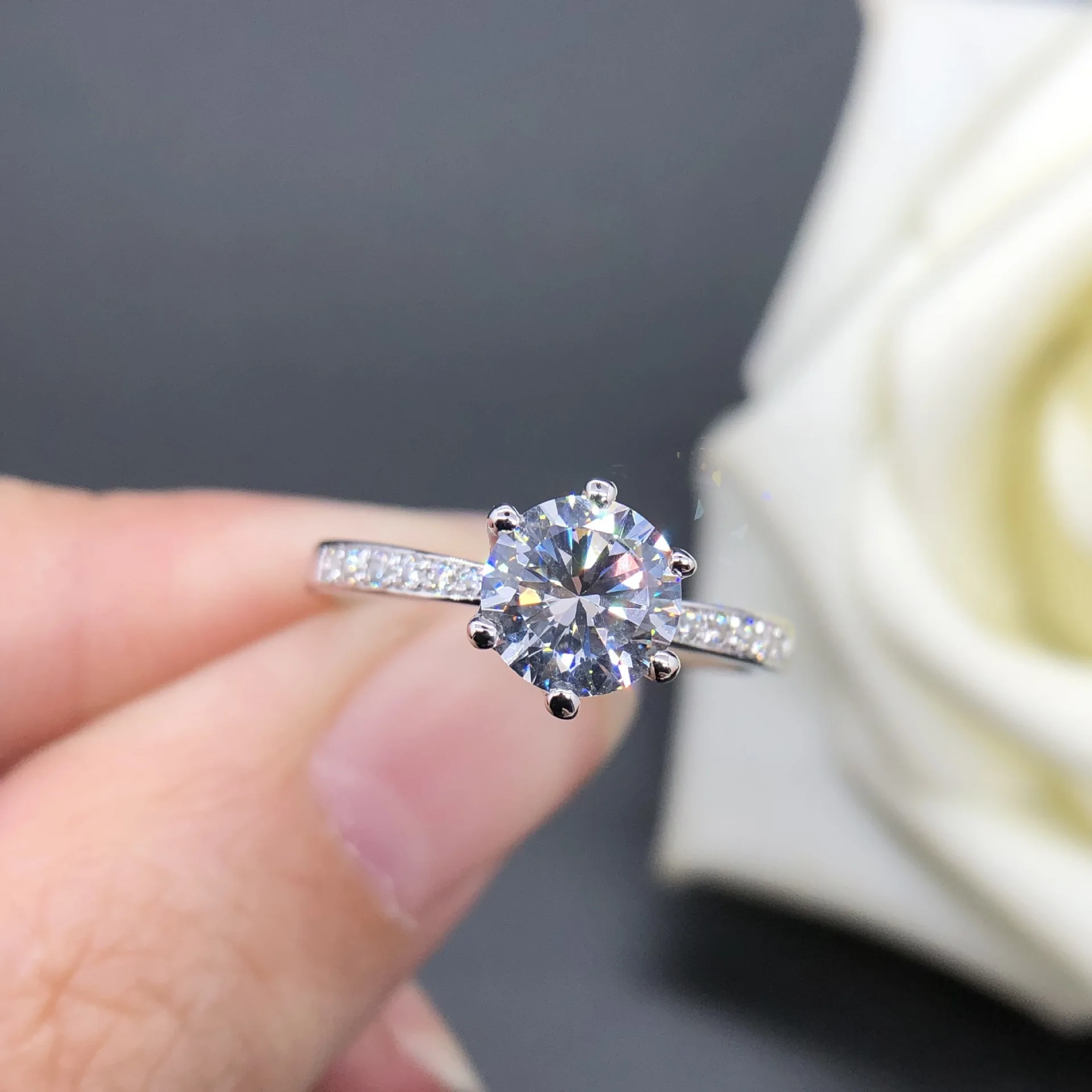 PT950Platinum micro-set six-prong ring - classic diamond ring suitable for all occasions, wedding and engagement ring