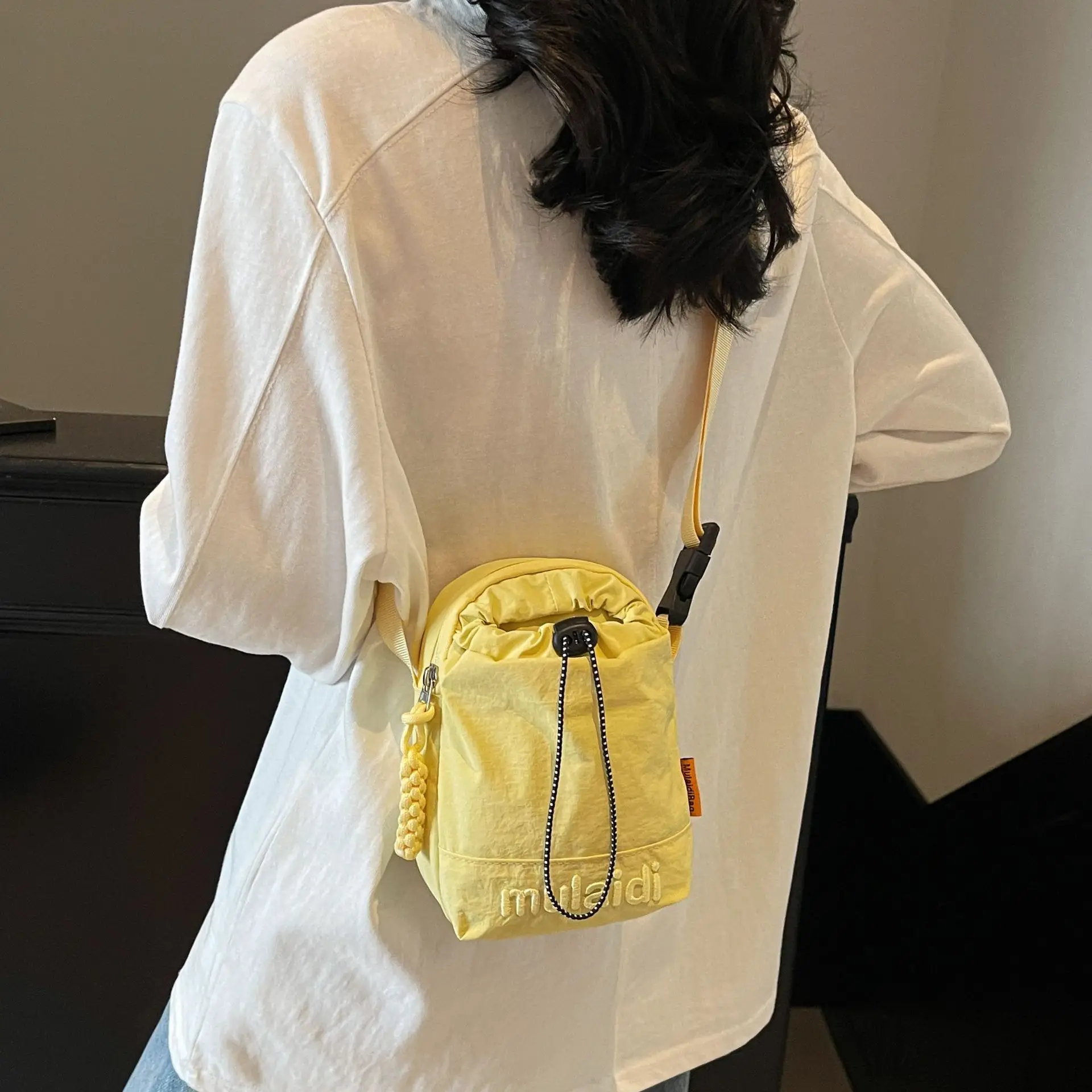 

Women's 2025 New Mini Crossbody Phone Bag Compact Summer Tote for Water Bottles Lightweight Simple Design