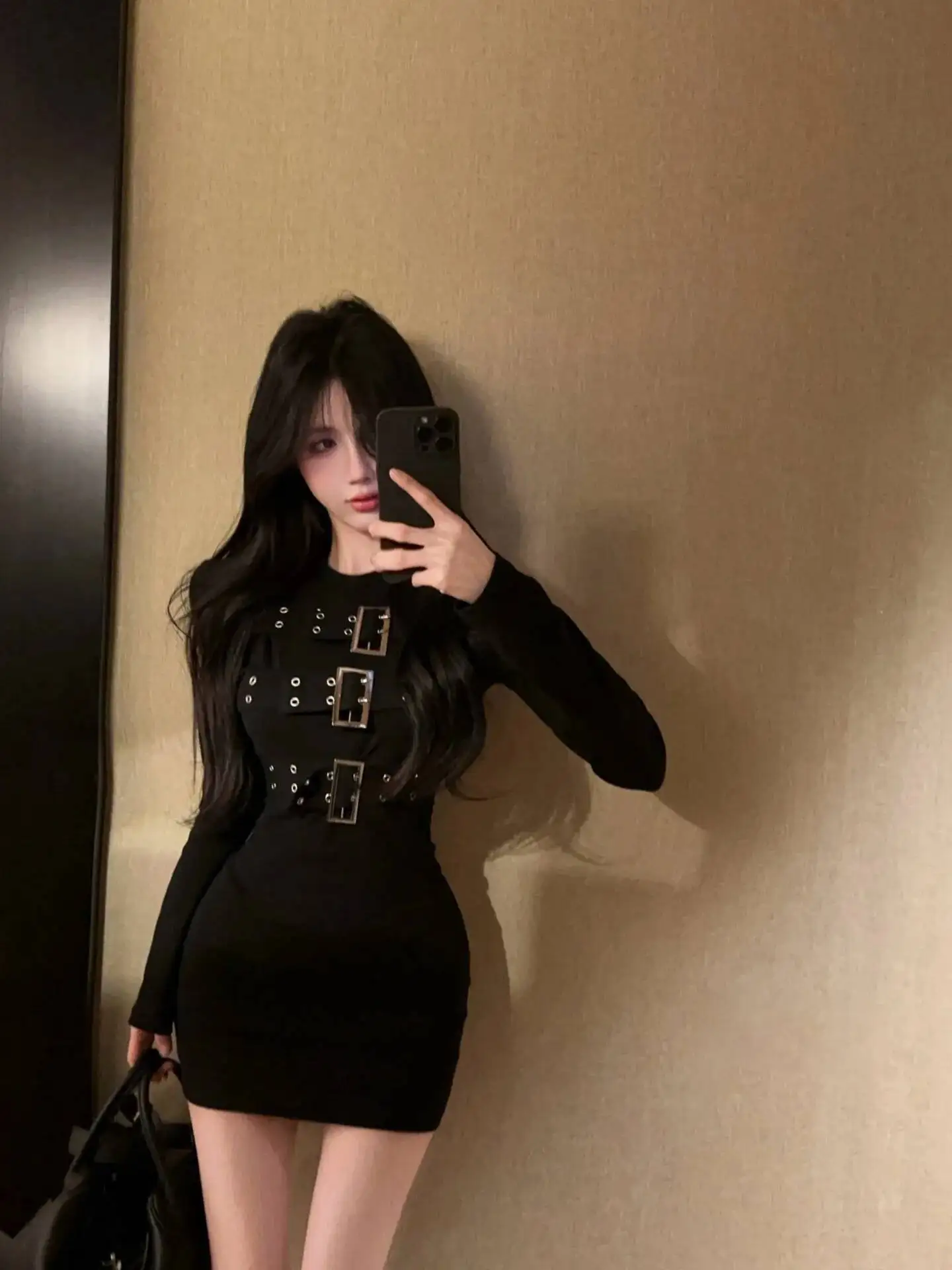 Ciemna, w stylu amerykańskim, ozdobna klamra, wytrzymała, długi rękaw, czarna, dopasowana, modna sukienka, elegancka, nowość 2025, top 0DLP