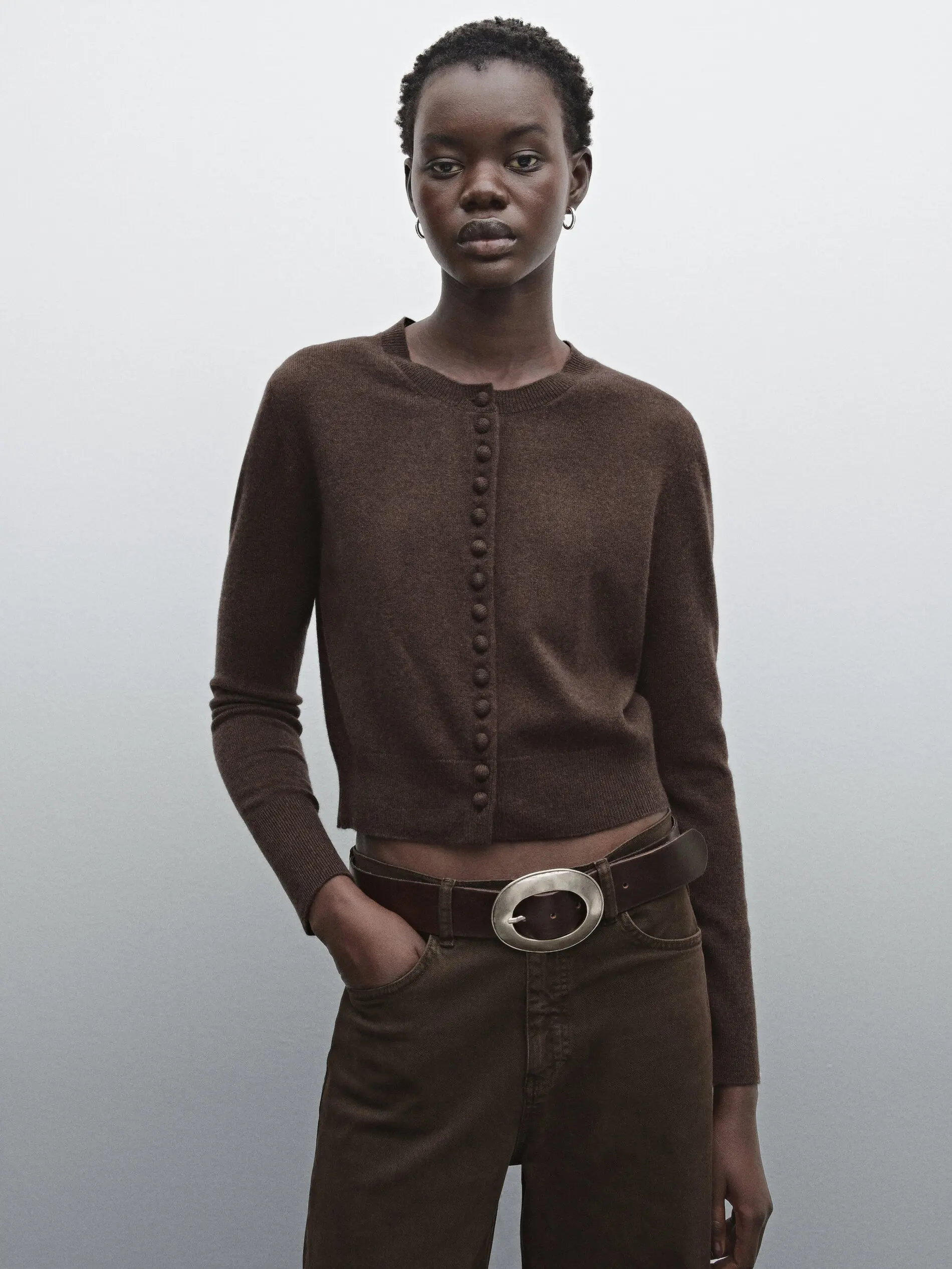 Ethereal md 2025 massidutti outono novo estilo de moda casual feminina simples marrom escuro curto em torno do pescoço de malha cardigan