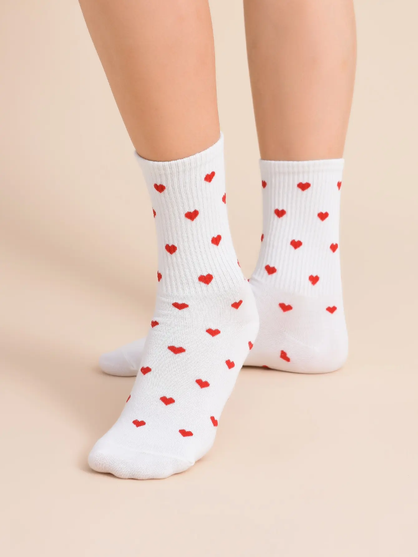 2 Pairs Women Middle Stockings Set Red Heart Pattern in White Socks  Fashion Breathable For Female Casual Style