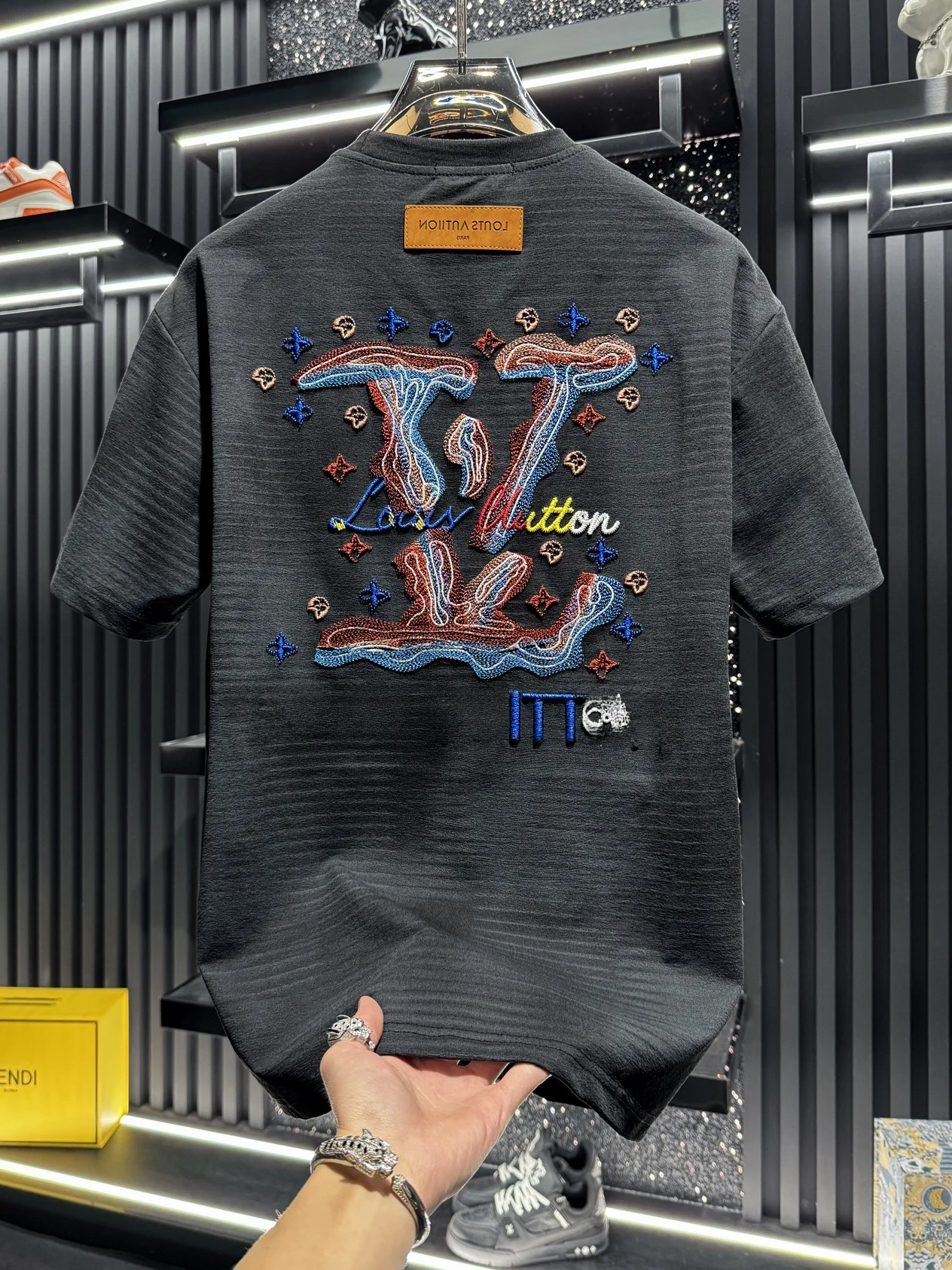 

Мужская футболка с вышивкой и буквенным принтом, свободного кроя, с круглым вырезом, повседневная, дышащая, из смесового хлопка и полиэстера