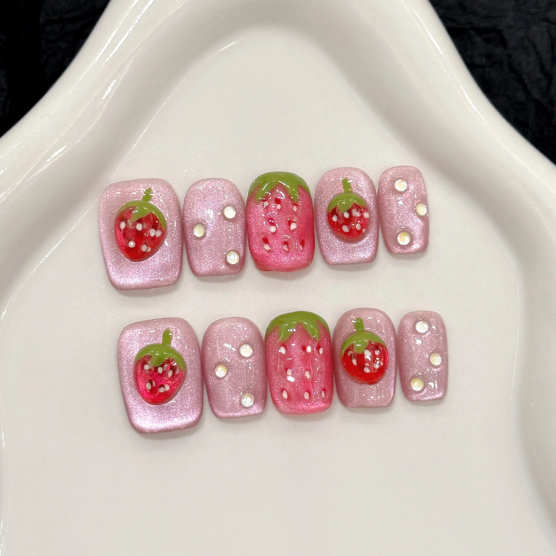 

10pcs Handmade Short Press On Nails Shiny Pink Cat Eye 3D Cartoon Strawberry Design Sweet Cute Fake Nails Wearable Nail Art Tips