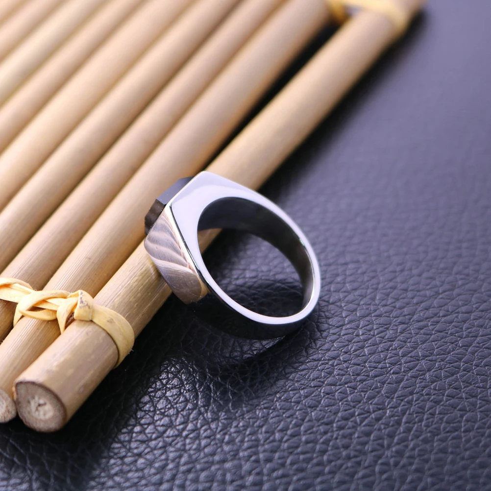 

The Retro Stainless Steel Fashion Finger Gem Golden Artificial Man
