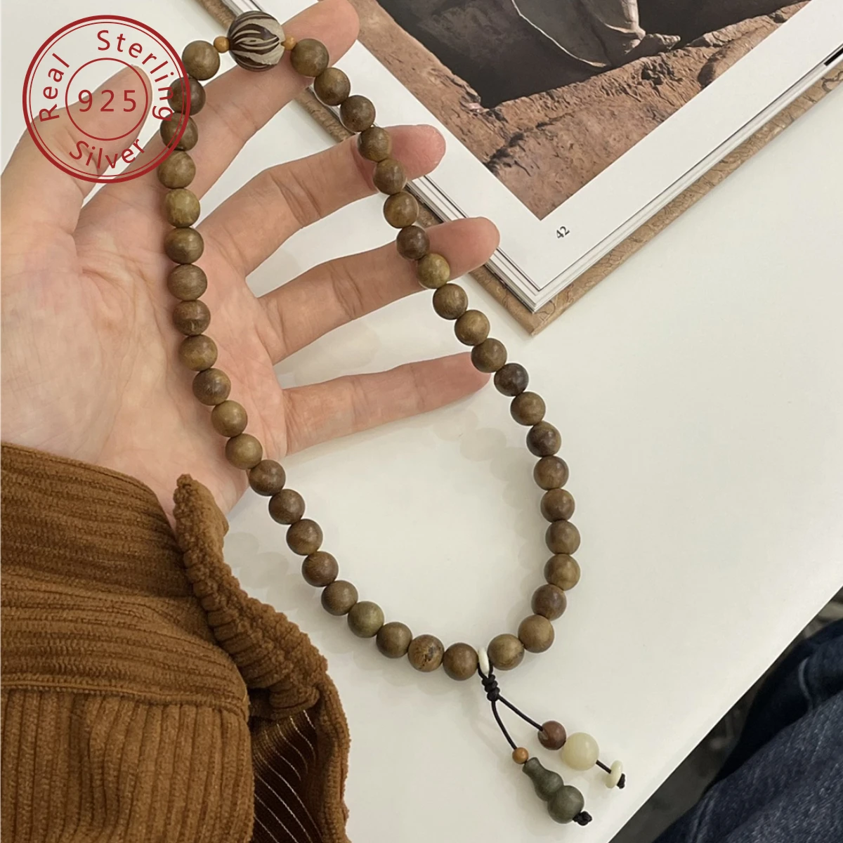 Autumn and Winter New Natural Sandalwood Ornaments Handheld Bracelet, Retro Design Feeling, Chinese Style
