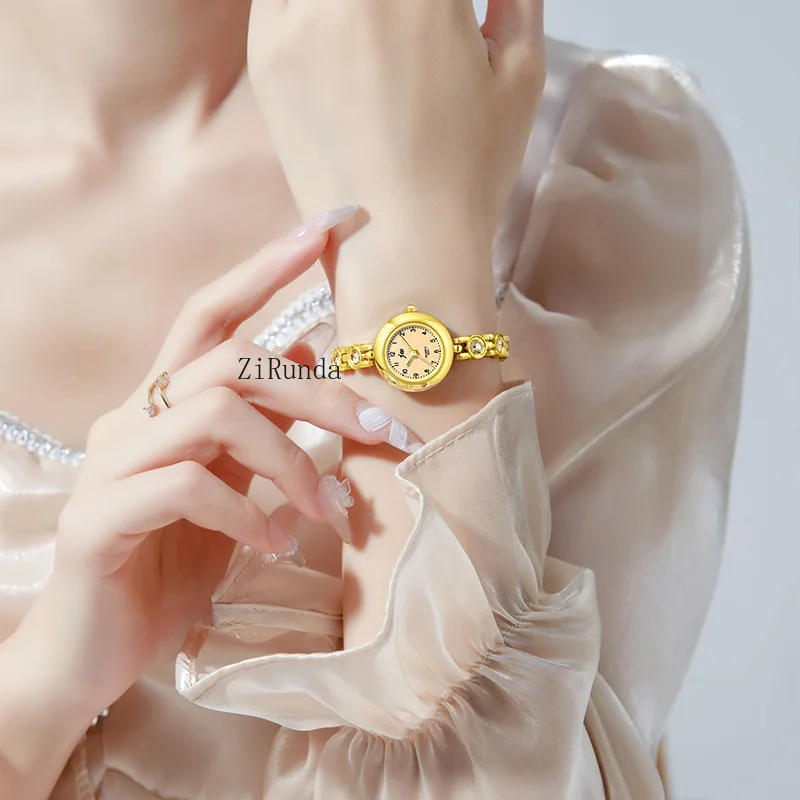 ساعة يد نسائية فاخرة وحساسة بسوار أنيق مقاومة للماء مصنوعة من خليط معدني صغير مقاوم للماء كوارتز ممتازة