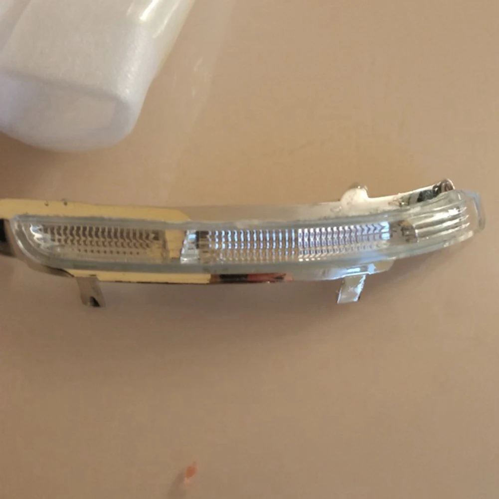#66U side light indicator,Left and Right Rearview Mirror Light for Skoda Octavia 09-13 Superb (white shell)