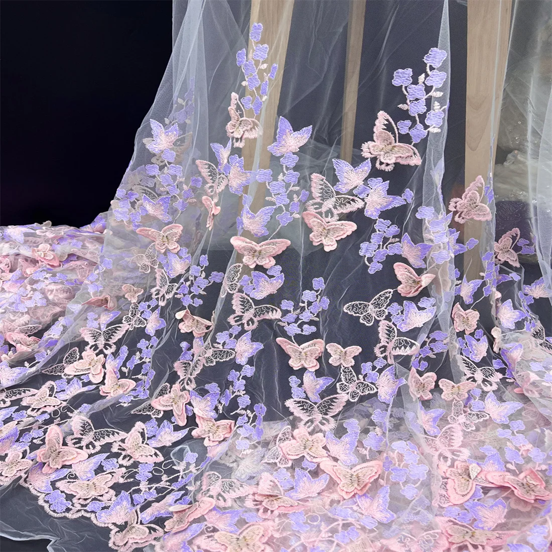 Tela de encaje de seda de leche bordada con mariposas 3D de 130 cm de ancho - Encaje de tul estéreo 3D para vestidos de mujer y vestidos de noche