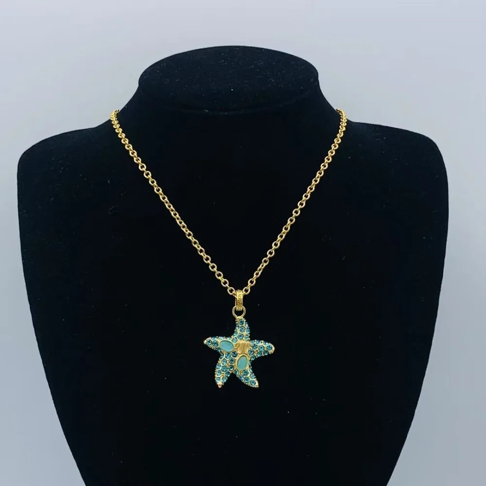 

2025 Paper Pattern Human Avatar Necklace Court Exquisite Neck Chain Design Sense Retro Collarbone Chain