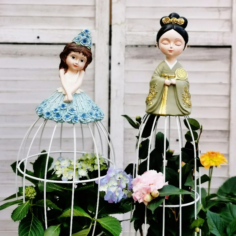 

Статуэтка девочки, карабкающейся по вьющимся растению, для сада и двора, причудливая опора для растений на балкон, деревенская металлическая подставка для цветов