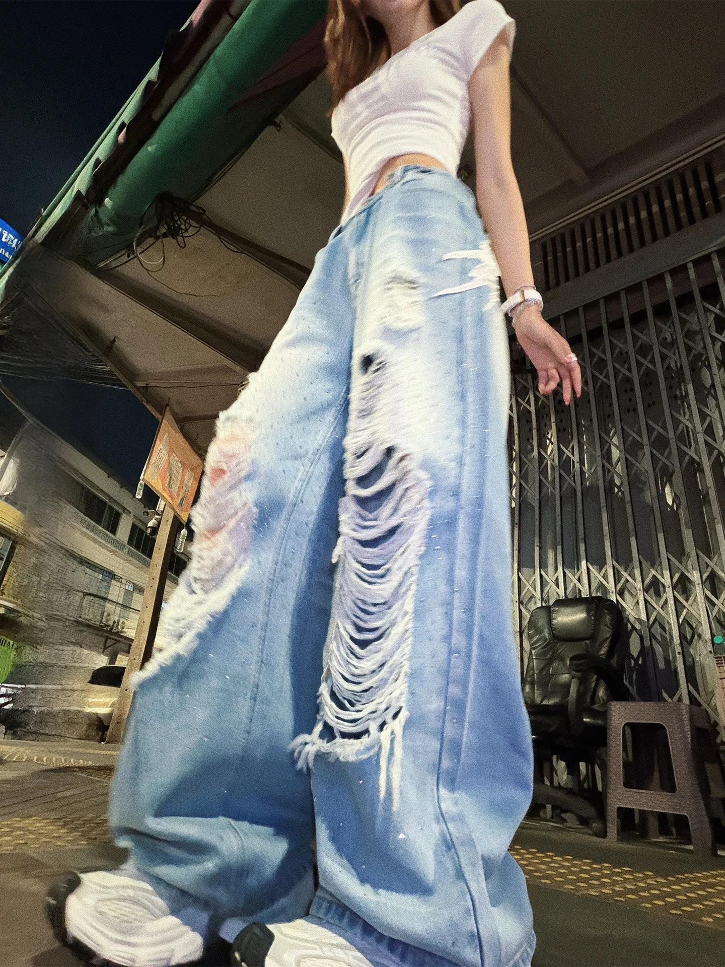 

Джинсы женские Lililiwj Street Style из хлопкового денима, с эффектом сильной потертости, со стразами, широкие прямые штанины, новинка 2026 года, ранняя весна