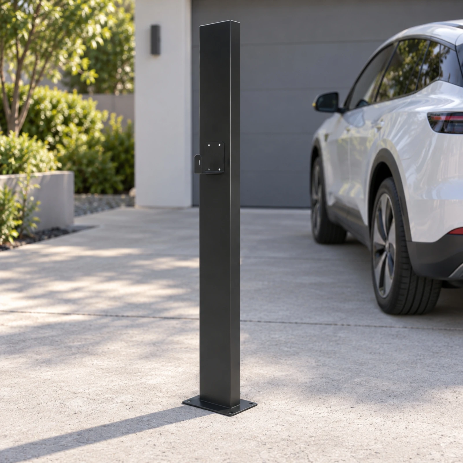 Fixed Outdoor EV Charging Station Support Post Freestanding EV Charging Post with Side Mounting Bracket Weatherproof Heavy Duty