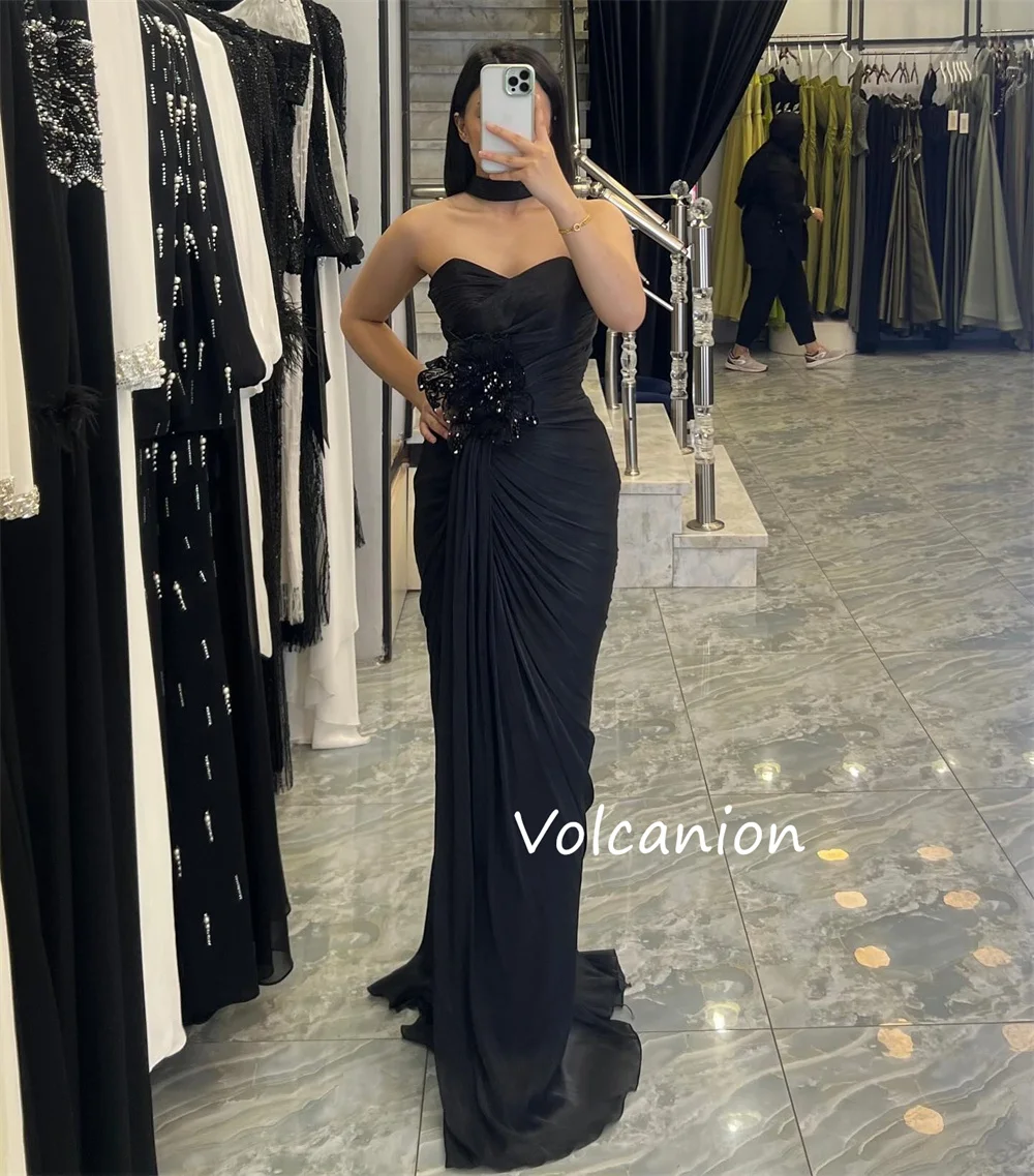 فساتين طويلة مخصصة رائعة من الشيفون بطيات على شكل زهرة مستقيمة بدون حمالات مناسبة مخصصة ومطابقة عالية الجودة