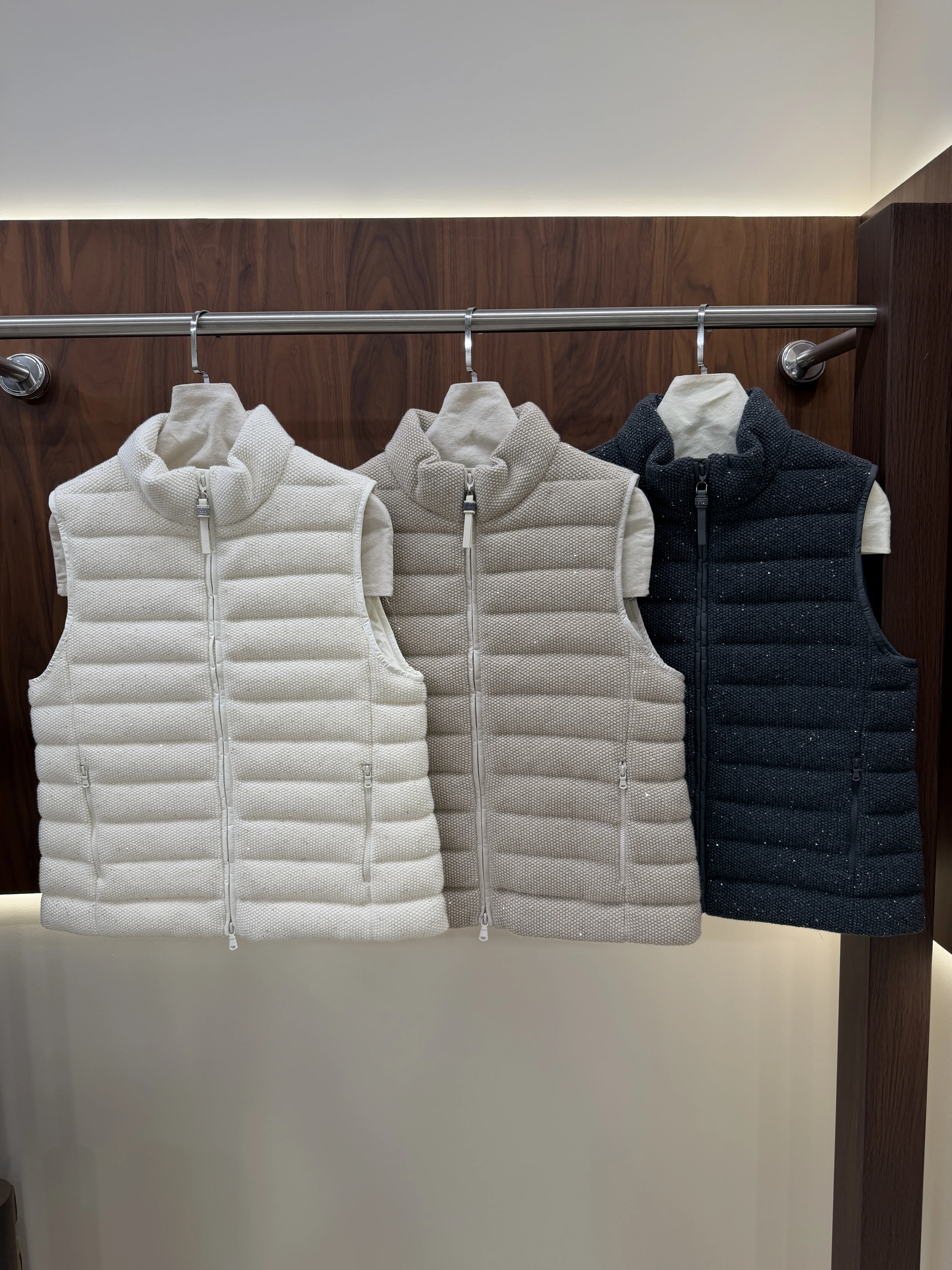 2026 Fall Women's Stand-Collar Quilted Zip-Front Sleeveless Down Vest