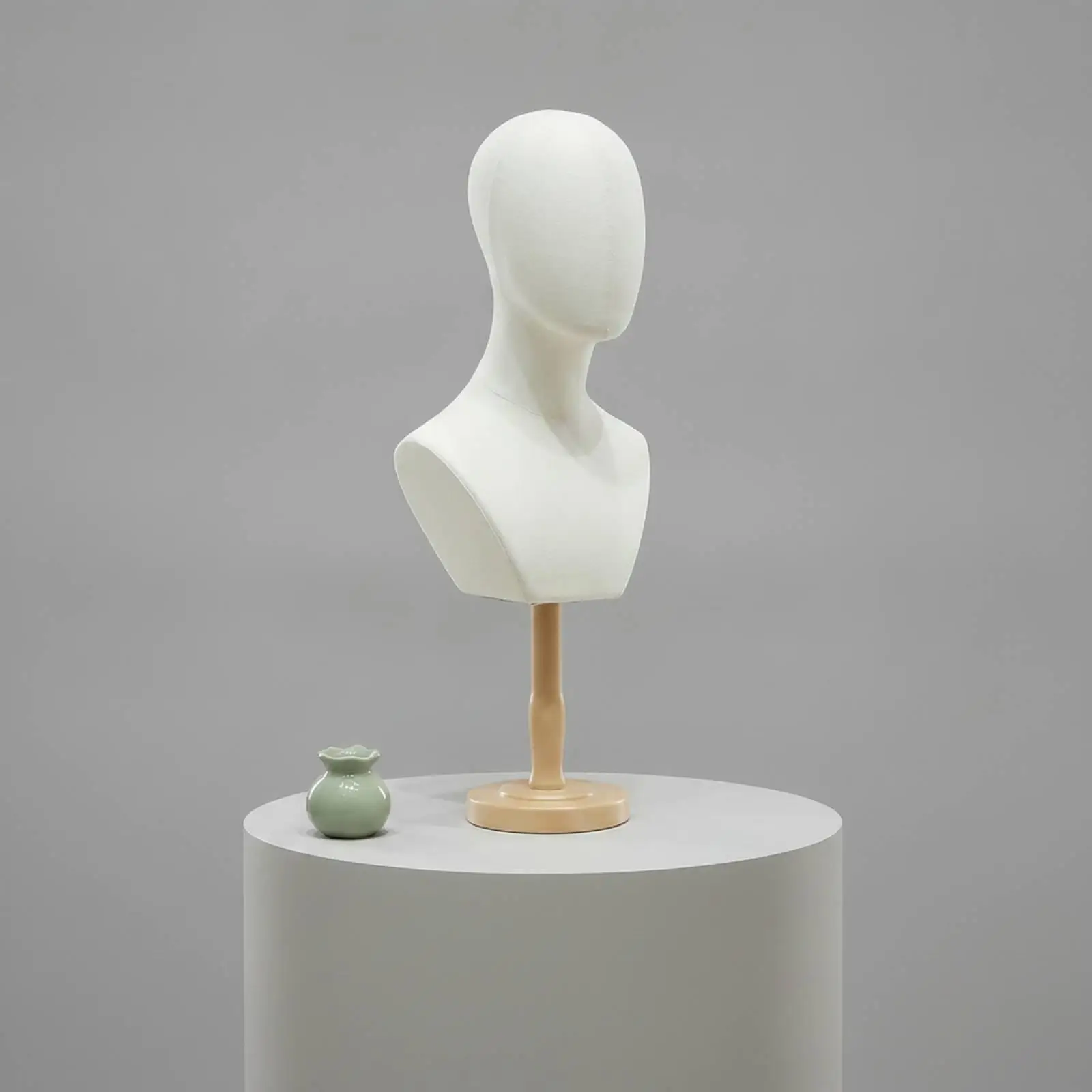 Mannequin Head with Shoulders Freestanding Mannequin Head Stable for Hair Salons