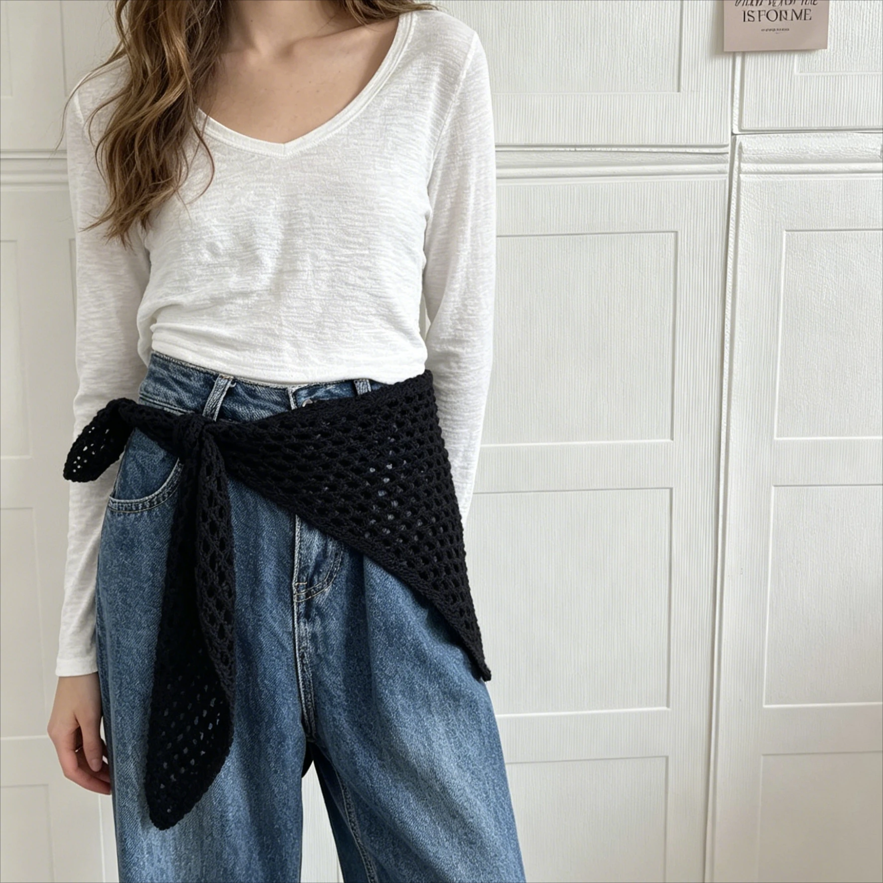 

1 fashionable Korean version of simple triangular scarf, thin French high-end silk scarf, fresh and breathable retro decorative