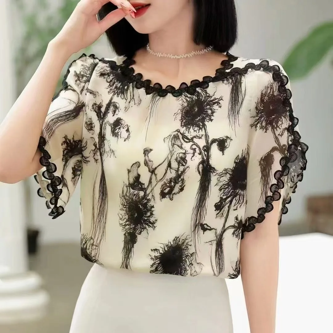 This summer's new fashionable and elegant plus-size top with a slimming belly design and short-sleeved small shirt with print