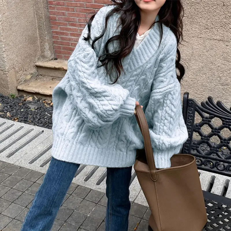 

Light Blue Vintage Twist V-Neck Knitted Sweater for Women Winter 2025 New Base Shirt Top