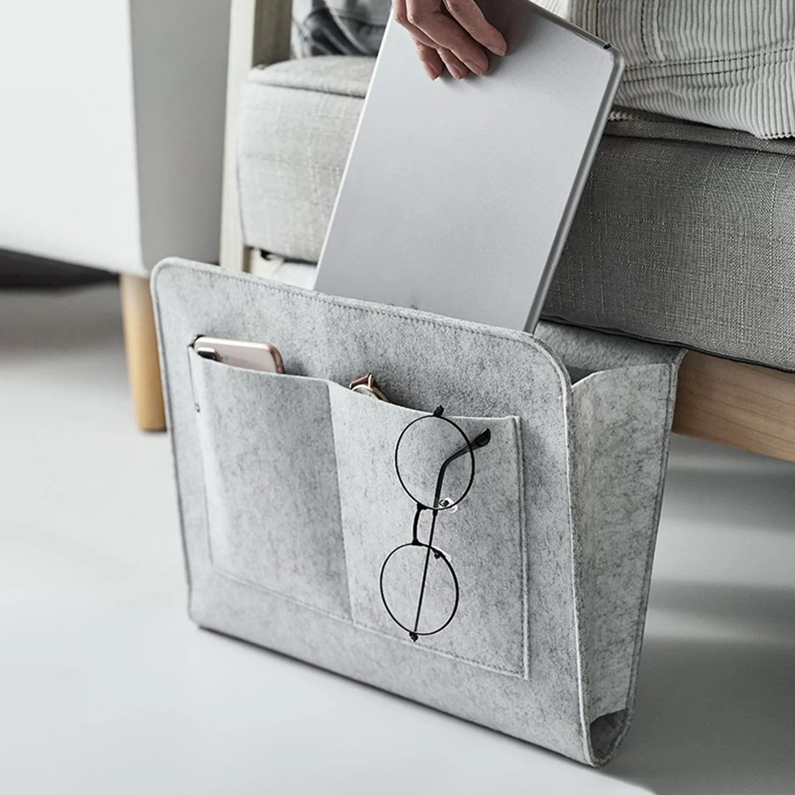 

Felt Bedside Caddy Hanging Storage Bag Dorm Sofa Organizer Multifunctional Pouch for Cups Phones Magazines Remote Control