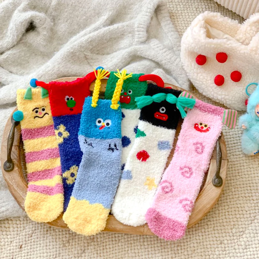 Frauen Herbst Winter Weihnachten Niedlichen Cartoon Stickerei Korallen Fleece Socken Mitte Der Wade Verdickte Schlaf Socken Hause Boden Socken