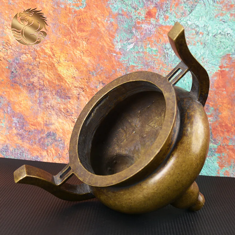 Large, all-brass, three-legged bronze Buddha statue for altar use, with a retro patina and polished surface, a decorative piece