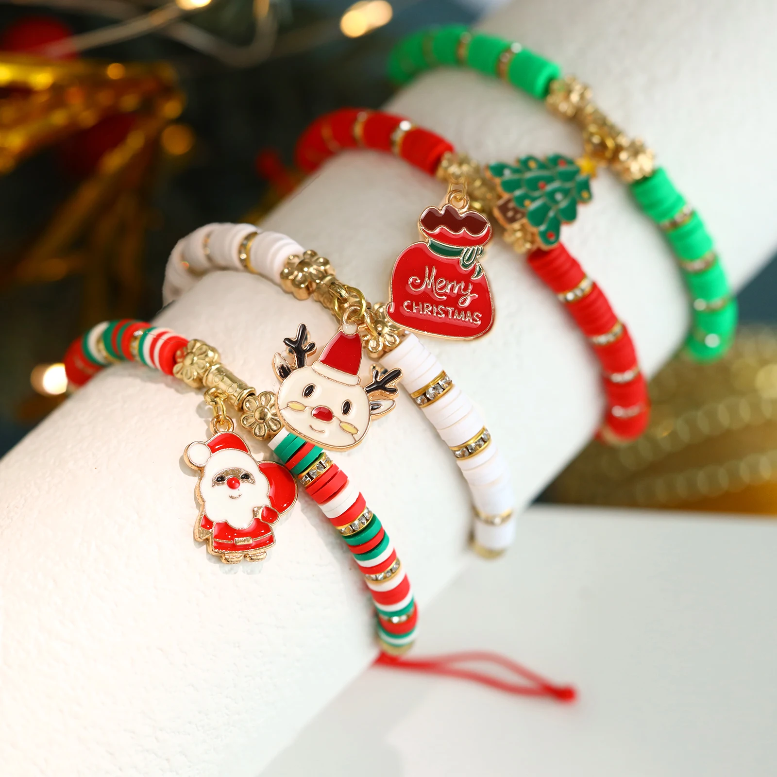 4-piece new Christmas colored reindeer hat snowman layered bracelet set suitable for gift giving