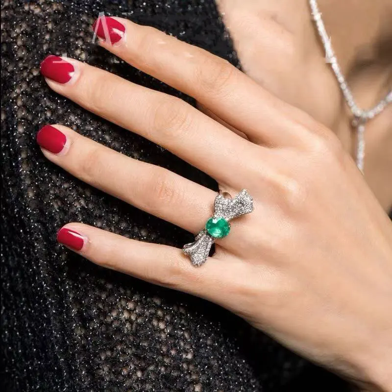 

Легкие роскошные высококачественные кольца с изумрудами в форме павлина для женщин, элегантный стиль, серебряное кольцо с бантом из серебра 925 пробы, инкрустированное бриллиантами, ювелирное украшение для вечеринок, подарок.