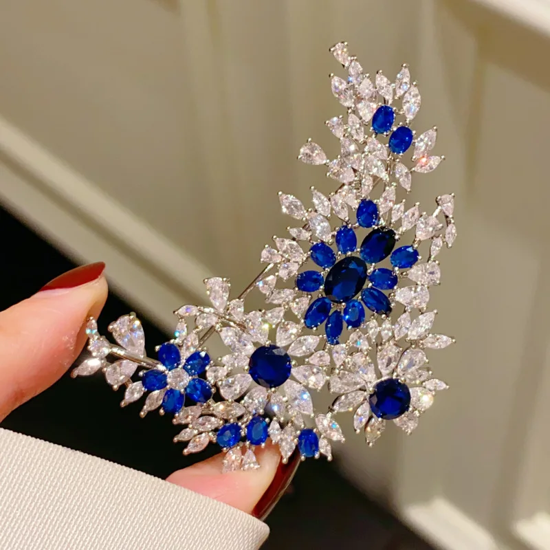 

New French Court Brilliant Blue Zircon Flower Feather Brooches for Women Luxury Design Corsage Elegant Coat Accessories Pin