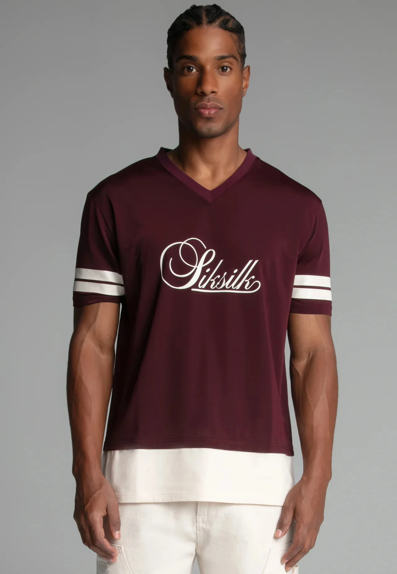 

Летняя дышащая тренировочная футболка SikSilk JP Burgundy с v-образным вырезом 2025 года! Спортивный воротник в стиле ретро × слой Color-Block — Prep Vibe Tech для унисекс