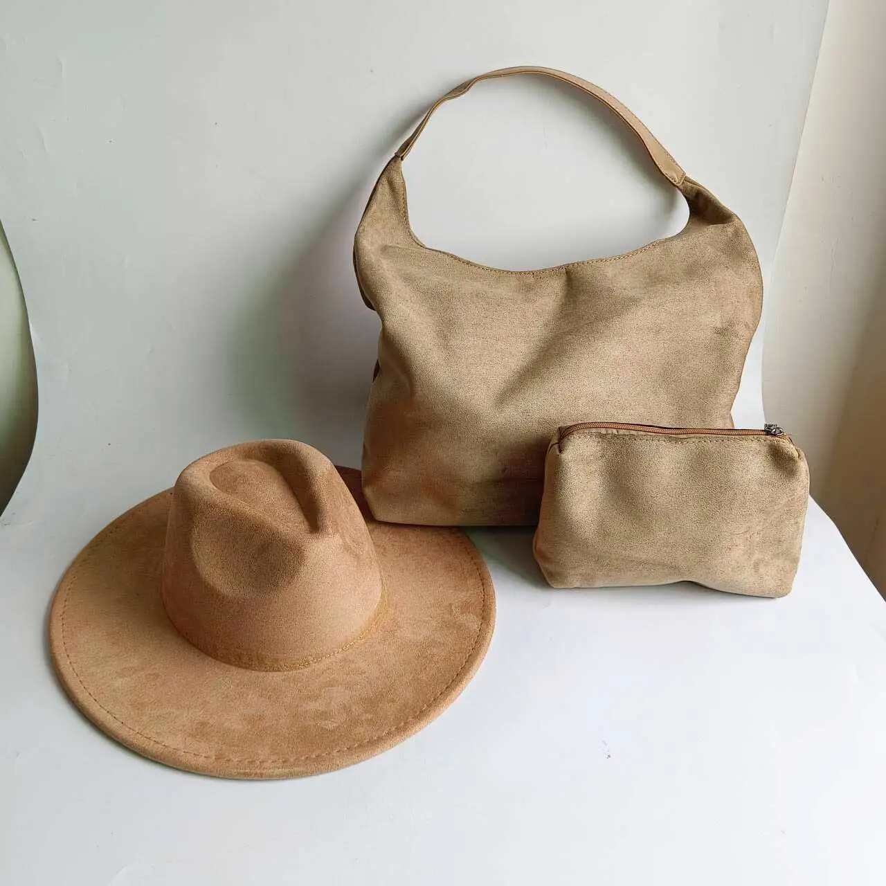 Set aus veganem Wildleder, Hut und Tasche, 9,5 cm Krempe, herzförmiger Jazzhut, Unisex-Panamahut, Damenhut mit breiter Krempe, Sombrero – Detail 8