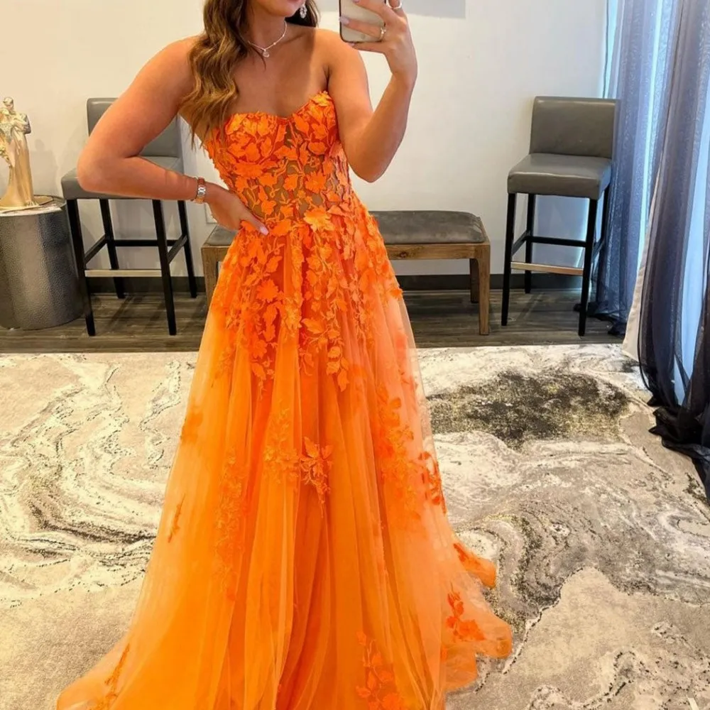 Vestidos de Noche de tul sin tirantes, ilusión naranja, escote Corazón, línea A, tren de barrido, fiesta de graduación, apliques de encaje, 2023