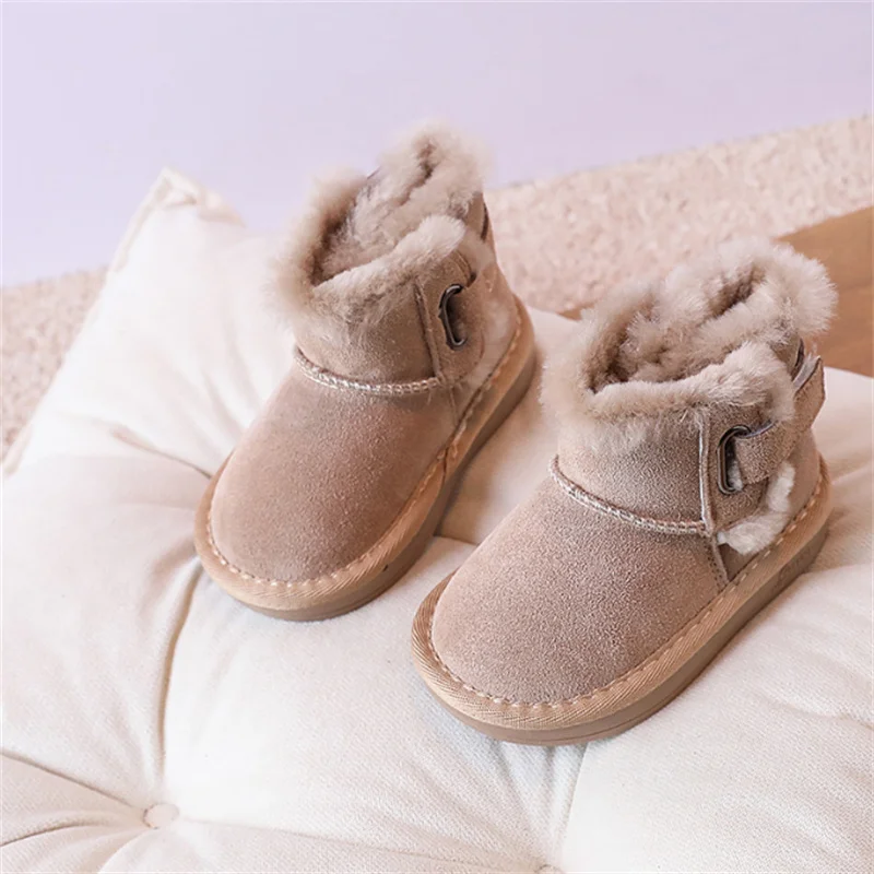 Nuevas botas de invierno para bebé, zapatos cálidos de felpa de cuero genuino para niños pequeños, botas de nieve antideslizantes a la moda para