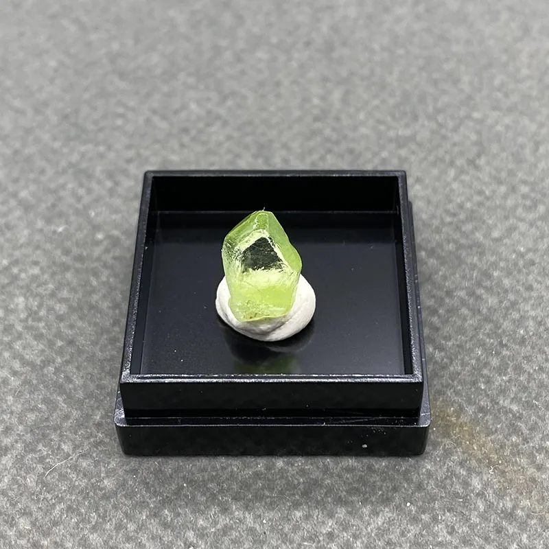 100% قلادة طبيعية حجر العنب الخام كريستال الكوارتز خام الزيتون عينات المعدنية الخام جوهرة + صندوق الحجم: 27*27*25 م