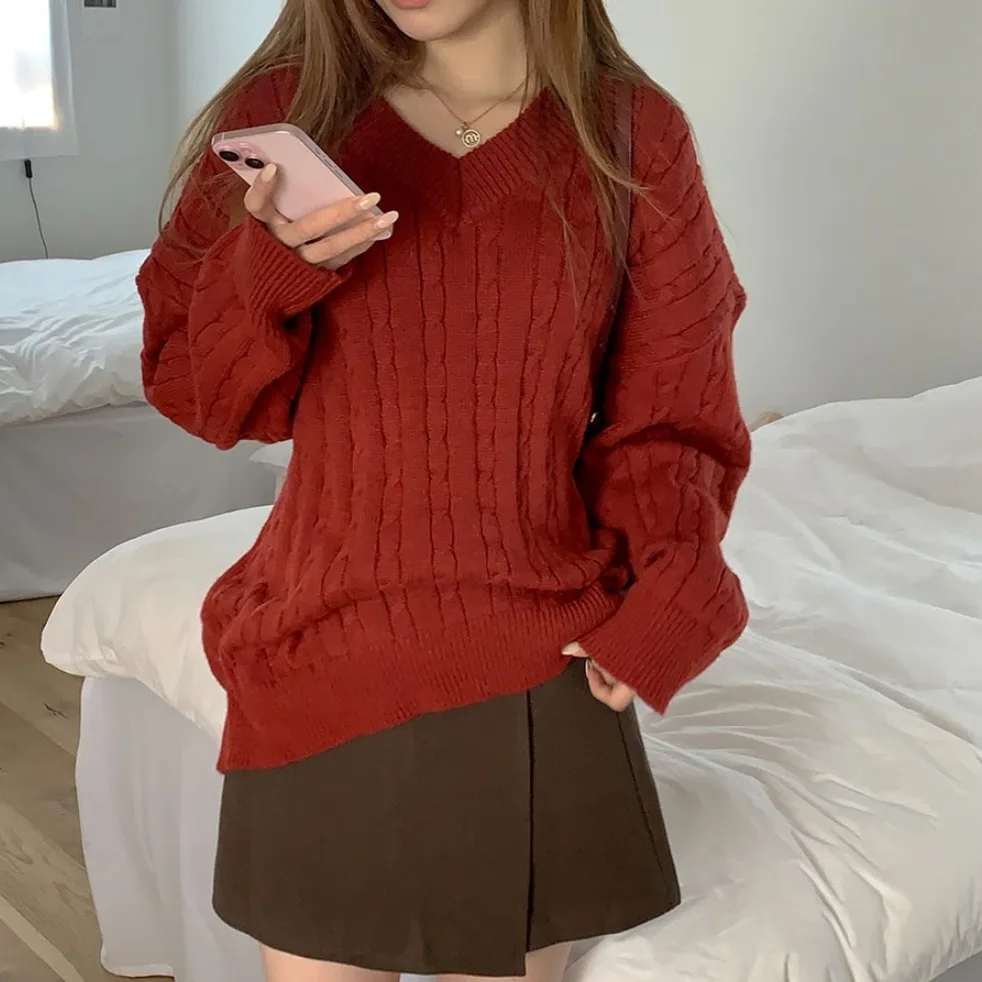 

Cisas Red V-Ne Loose Long Sweater Women's Faion Casual Vintage Twist Knot Top for Commuting And Festive Wear