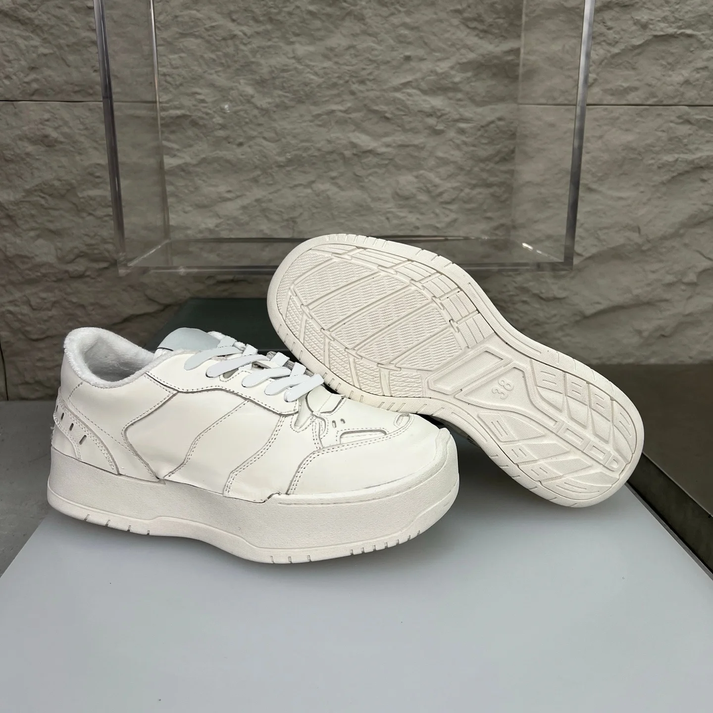 2026 High Quality Autumn Women Platform Sneakers Lace Up Warm Lined Light Daily Sports Walking Footwear ch26030903