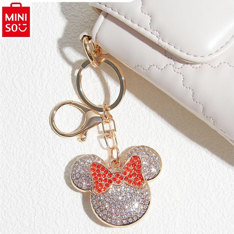 MINISO Disney แบรนด์หรูการ์ตูนอะนิเมะ Mickey พวงกุญแจประณีตฝังเพชรผู้หญิงกระเป๋ากุญแจรถตกแต่ง