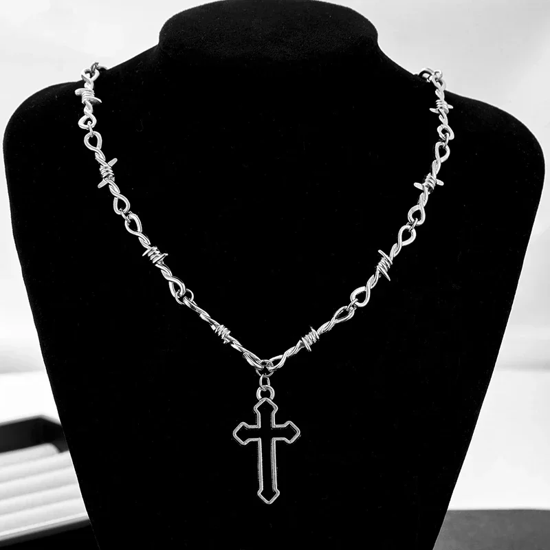 سلك صغير Brambles الحديد القلب المختنق قلادة المرأة الهيب هوب القوطية الشرير نمط الأسلاك الشائكة الشوك الصغير سلسلة المختنق الهدايا