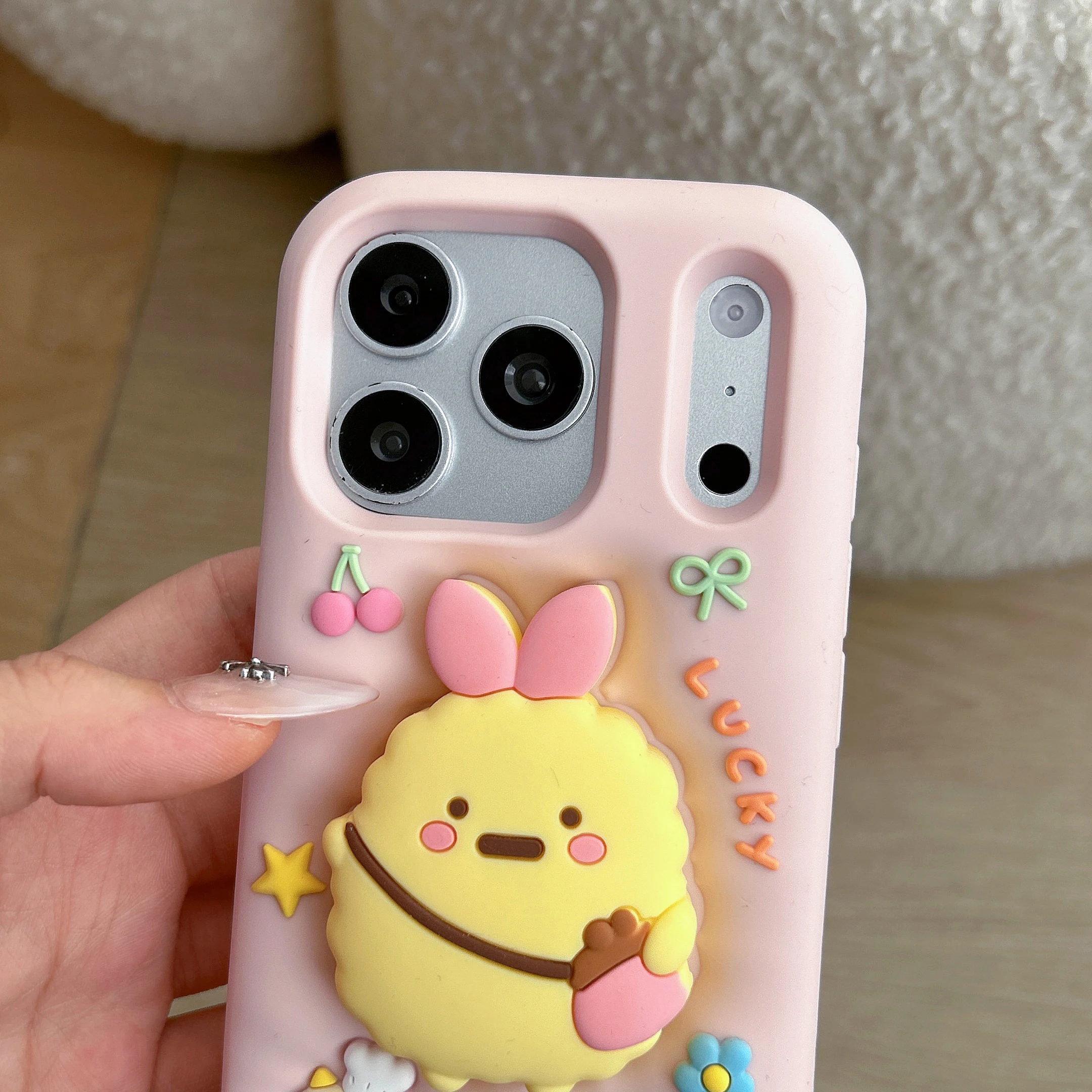 Niedliche 3D-Cartoon Sumikko Gurashi Küken-Hülle aus weichem Silikon mit Ständer für iPhone 17 16 15 14 13 12 Pro Max – Detail 6