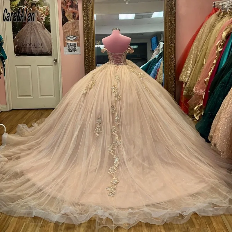 Charro Champagne Quinceanera sukienki Sweetheart koronkowa aplikacja meksykańska Vestidos De 15 Años frezowanie słodka 16 sukienka na konkurs piękności