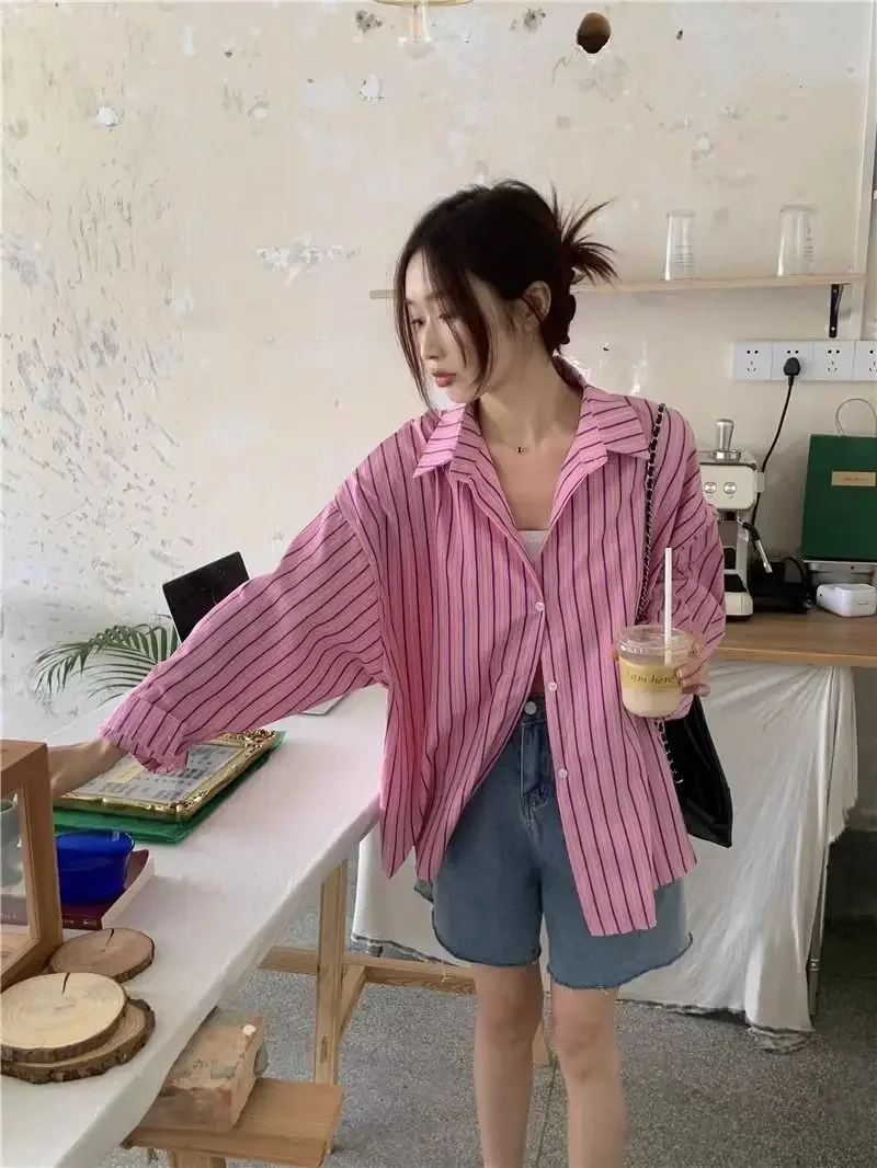 Giacca camicia a righe rosa Nuova camicia con protezione solare irregolare da donna Top casual a maniche lunghe ampio