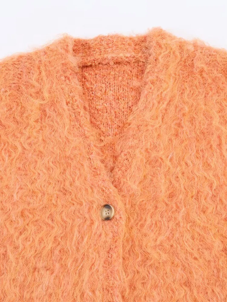 Nuovo gilet alla moda da donna in stile europeo, versatile ed elegante, cardigan lavorato a maglia dai capelli lunghi in tinta unita.