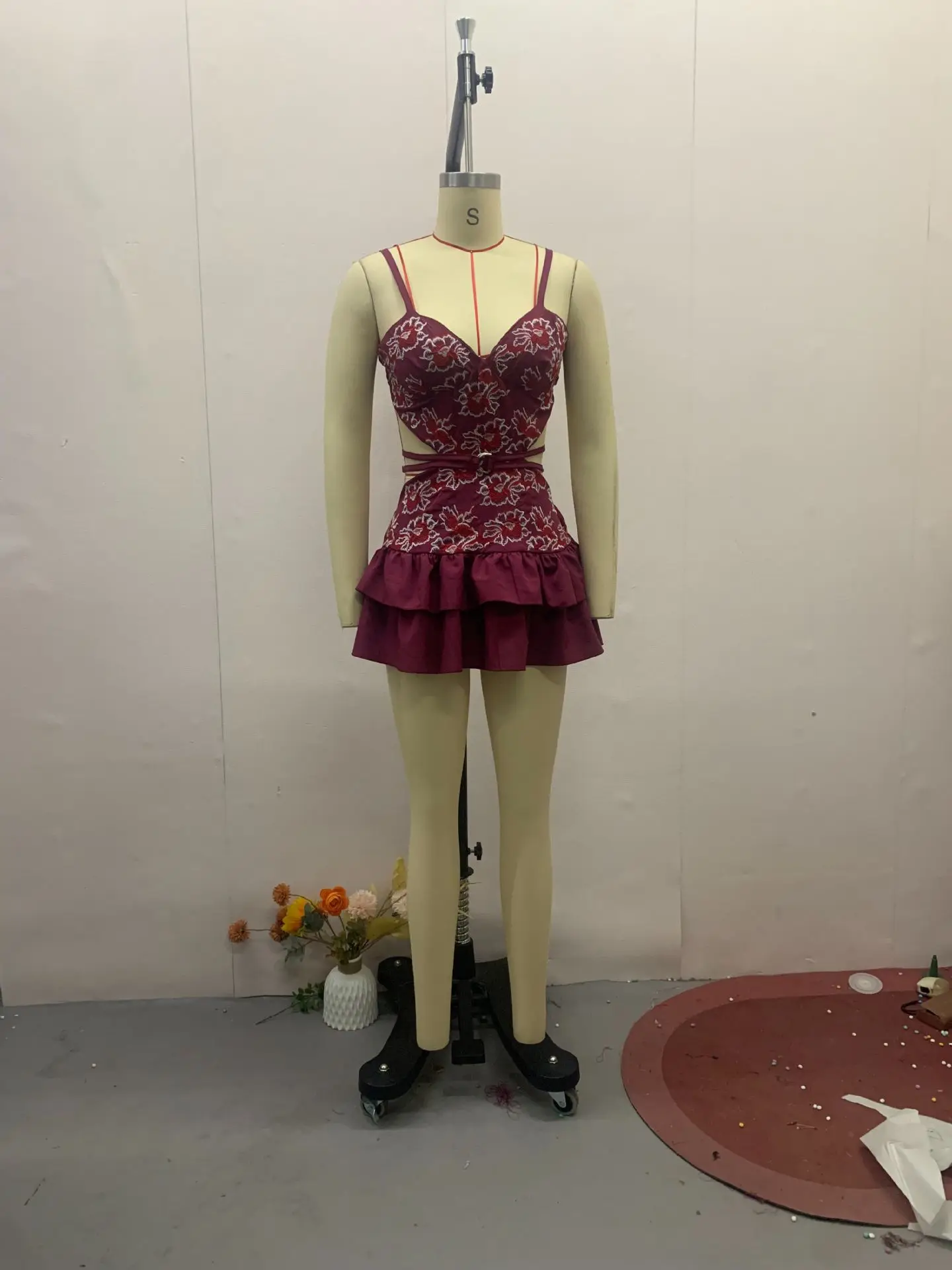 Vestido deslizante feminino sexy vestidos de impressão com decote em v sem costas sem mangas em camadas vestidos acima do joelho impressão uma linha verão 2025 vestido de verão