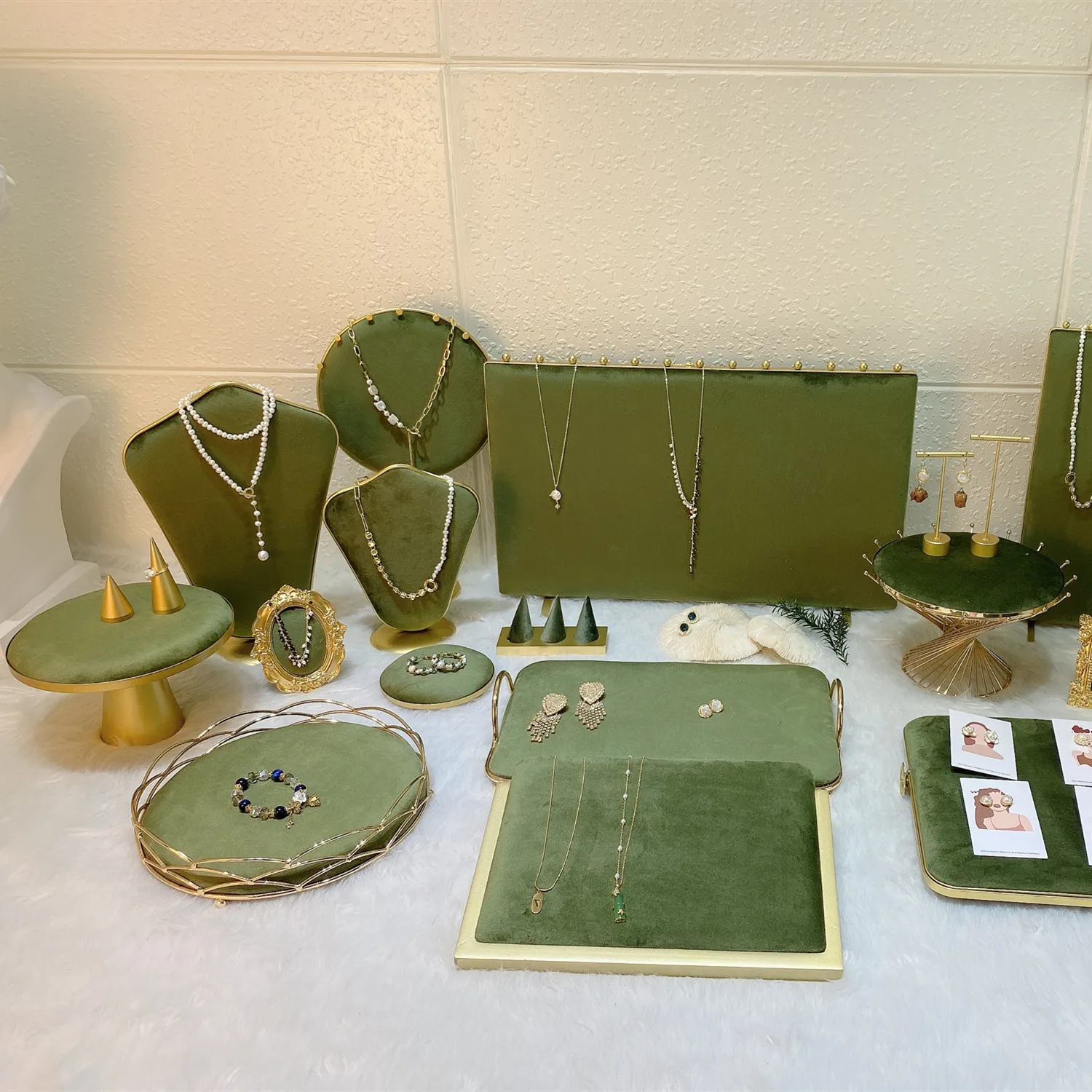 The new light much avocado green suit necklace wind screen double-sided models pallet display props